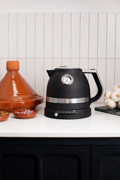 Електрочайник KITCHENAID Artisan 5KEK1522EBK - зображення 10