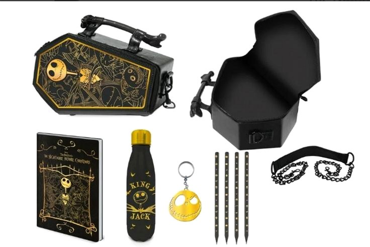 Zestaw prezentowy Pyramid premium Miasteczko Halloween trumna butelka metalowa 350 ml + ołówki 4 szt. + notatnik A5 + brelok metalowy + kuferek drewniany (5050293860381) - obraz 4