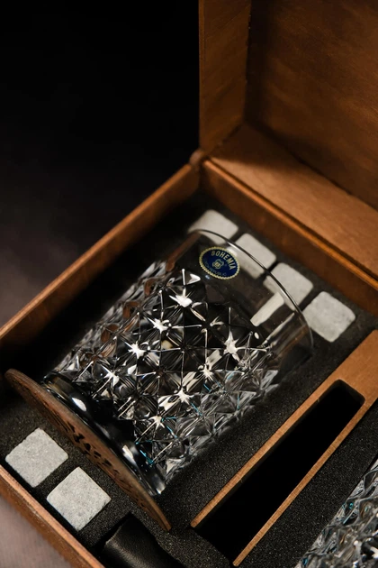 Камені для віскі дерев'яний набір Premium Box 2 склянки Bohemia Diamond 230 мл 12 каменів + мішечок + 2 підставки + щипці + СЕРТИФІКАТ - зображення 4