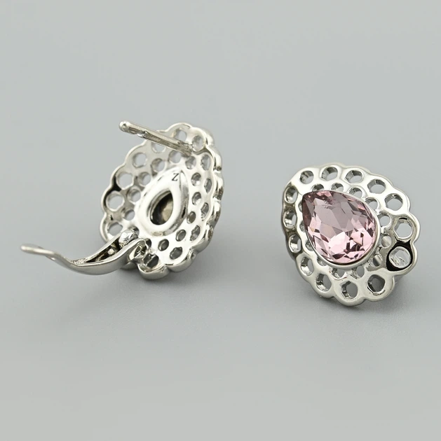 Сережки з кристалами Swarovski Жозефіна 45582 розмір 15х12 мм колір рожевий вага 3.1 г позолота Біле Золото - Фото 2 Сережки з кристалами Swarovski Жозефіна 45582 розмір 15х12 мм колір рожевий вага 3.1 г позолота Біле Золото - зображення 2