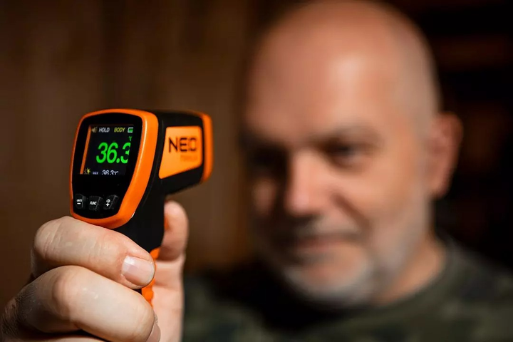 Bezdotykowy przyrząd do szacowania temperatury NEO Tools od 32 do 42.9 °C 75-270 (5907558455267) - obraz 8