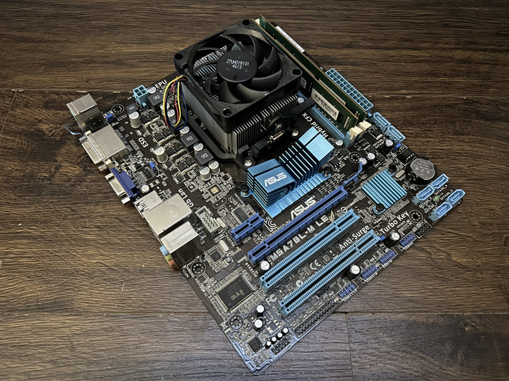 Игровой комплект Материнская плата ASUS + AMD FX4300 + 8GB DDR3 Б/У ...