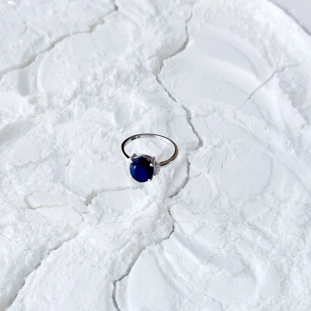 Серебряное кольцо с натуральным сапфиром 3.873ct, фианитами, вес изделия 2,44 гр (2162513) - изображение 6