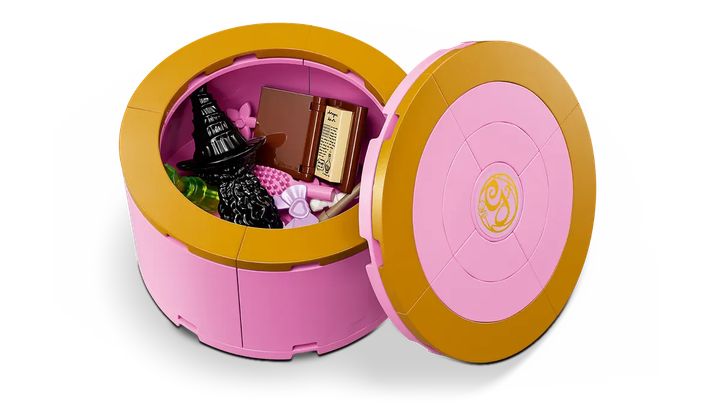 Конструктор LEGO Wicked Bright 2024 Общежитие Глинда и Элфаба 740 элементов (75683) - Фото 8 Конструктор LEGO Wicked Bright 2024 Общежитие Глинда и Элфаба 740 элементов (75683) - изображение 8