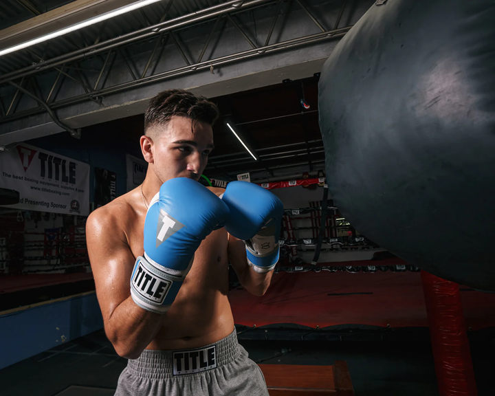 Снарядные перчатки Title Boxing Gel World V2T Bag Gloves Light Blue White (GTWBGV2T-LBL/WH/G-M) - Фото 4 Снарядные перчатки Title Boxing Gel World V2T Bag Gloves Light Blue White (GTWBGV2T-LBL/WH/G-M) - изображение 4