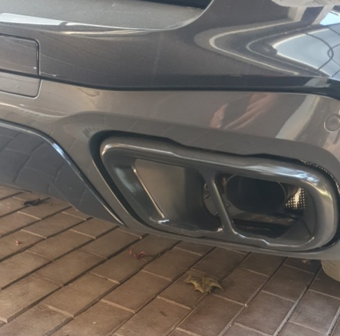 Накладки на выхлопные трубы BMW X5 G05 черные глянцевые - Фото 2 Накладки на выхлопные трубы BMW X5 G05 черные глянцевые - изображение 2