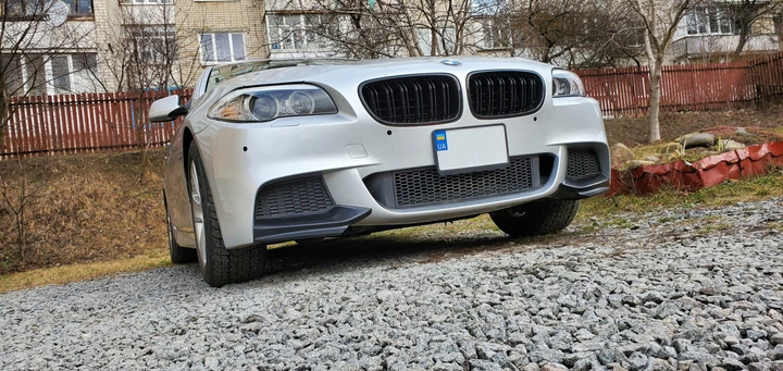 Накладки (клыки) на передний бампер BMW F10 M-Pakiet черный глянцевый ABS-пластик - Фото 2 Накладки (клыки) на передний бампер BMW F10 M-Pakiet черный глянцевый ABS-пластик - изображение 2