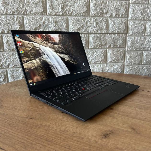 Ультрабук Б-класс Lenovo ThinkPad X1 Carbon Gen 8 / 14