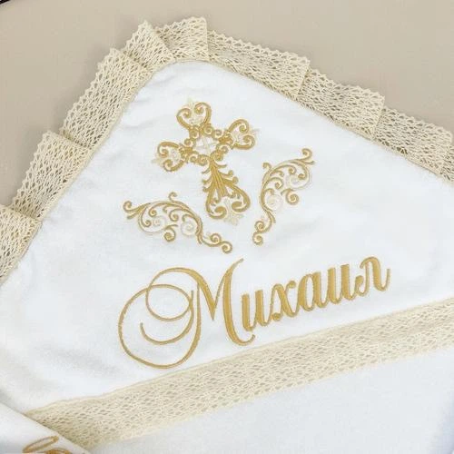 Крестильный набор для мальчика Family Tradition махра сатин с вышивкой белый Мишаня - Фото 2 Крестильный набор для мальчика Family Tradition махра сатин с вышивкой белый Мишаня - изображение 2