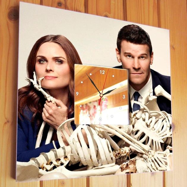 Настенные часы "Сериал Кости. Bones" подарок фанатам кино, декор интерьера дома, офиса, кафе, бара - изображение 2