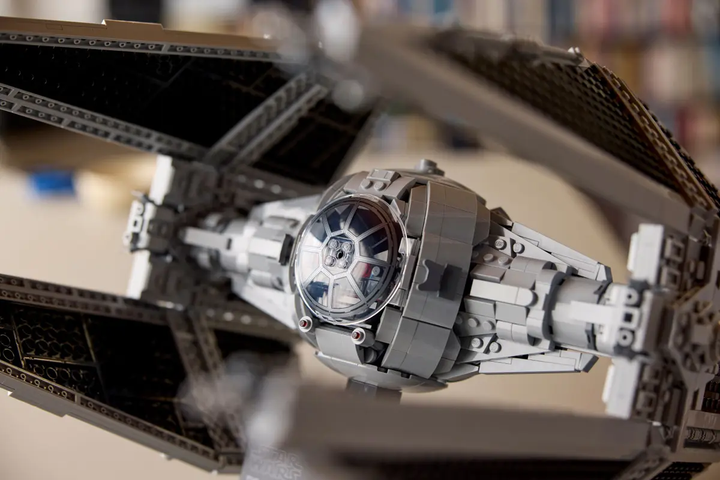 Zestaw klocków LEGO Star Wars: TIE Interceptor 1931 element (75382) - obraz 11