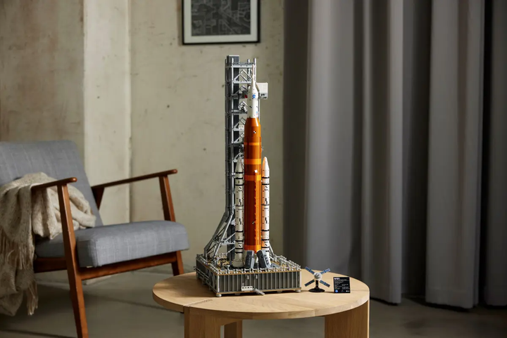Конструктор LEGO Icons Ракета NASA Artemis SLS 3601 елемент (10341) - зображення 8