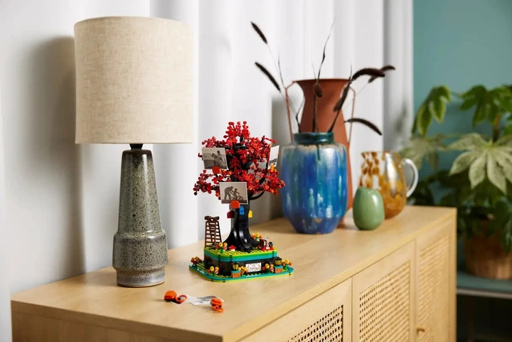 Zestaw klocków LEGO Ideas Rodzinne drzewo 1040 elementów (21346) - obraz 10