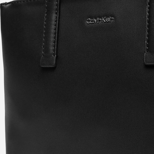 Torebka damska mała Calvin Klein K60K612904-BEH Czarna (8720639573127) - obraz 4