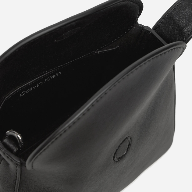 Сумка жіноча Calvin Klein K60K612568-BEH Чорна (8720639574025) - зображення 3