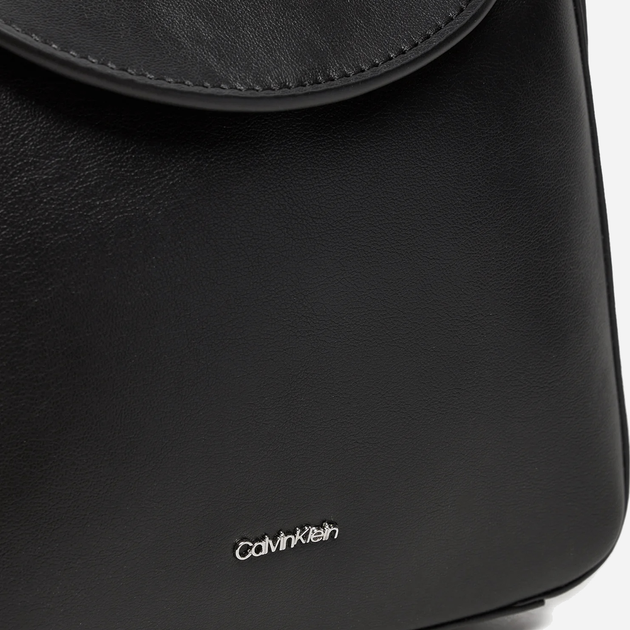 Сумка жіноча Calvin Klein K60K612568-BEH Чорна (8720639574025) - зображення 4