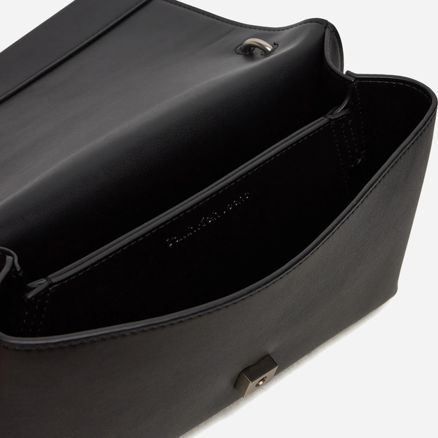 Torebka crossbody damska Calvin Klein K60K612221-01R Czarna (8720639813612) - obraz 5