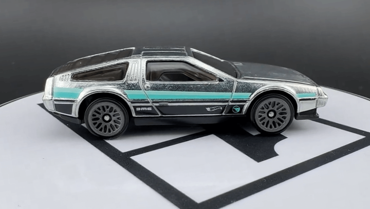 Машинка Базова Hot Wheels DMC Delorean Zamac Treasure Hunts