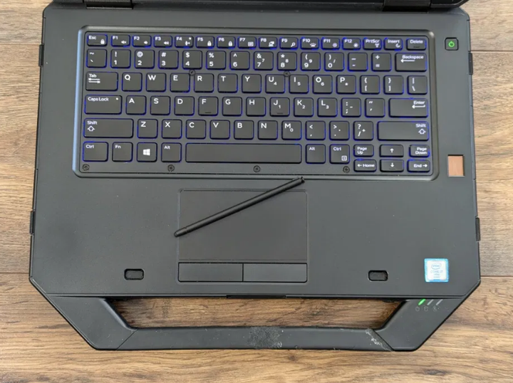 Защищенный ноутбук Dell Latitude 5414 Rugged / 14" (1920x1080) IPS Touch / Intel Core i7-6600U (2 (4) ядра по 2.6 - 3.4 GHz) / 8 GB DDR4 / 256 GB SSD / Intel HD Graphics 520 / HDMI б/у - Фото 3 Защищенный ноутбук Dell Latitude 5414 Rugged / 14" (1920x1080) IPS Touch / Intel Core i7-6600U (2 (4) ядра по 2.6 - 3.4 GHz) / 8 GB DDR4 / 256 GB SSD / Intel HD Graphics 520 / HDMI б/у - изображение 3