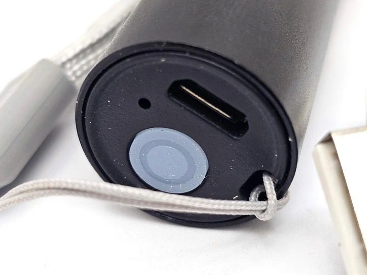 Лазерна вказівкаміні акумулятора USB 5мВт червоний лазер/Laser дальність до 500м 650nm Чорний корпус - Фото 6 Лазерна вказівкаміні акумулятора USB 5мВт червоний лазер/Laser дальність до 500м 650nm Чорний корпус - зображення 6