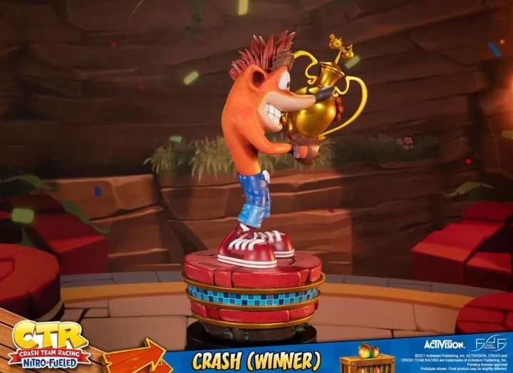 Figurka First 4 Figures Crash Team Racing Nitro-Fueled: Crash Winner (5060316623145) - obraz 4