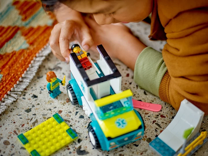 Конструктор Лего Сіті Швидка допомога та сноубордист Lego City 60403 - зображення 12