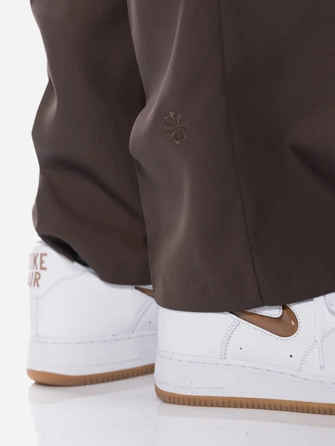 Spodnie regular fit męskie Nike FB7525-237 M Brązowe (196607626146) - obraz 4