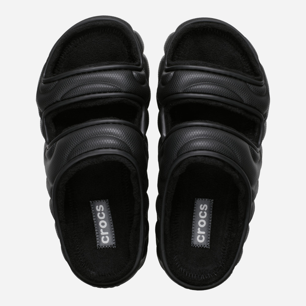 Klapki męskie z futerkiem Crocs Classic Cozzy Overpuff Sandal 210074-001 41-42 (M8/W10) Czarne (0196265733613) - obraz 4