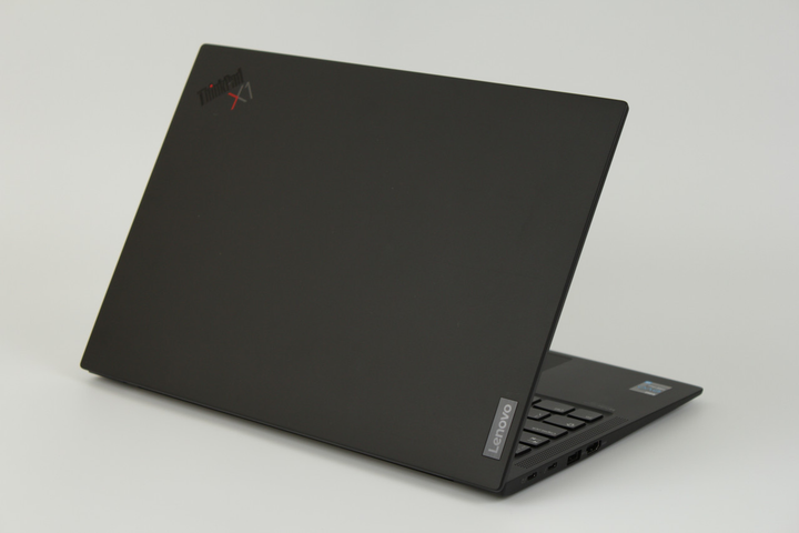 Ультрабук Lenovo ThinkPad X1 Carbon Gen 9 i7-1185G7 / 16 гб