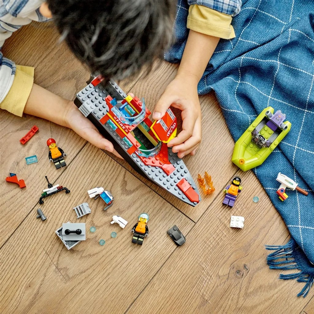 Конструктор LEGO City Пожежний катер 144 деталі 6 шт (60373) - зображення 12