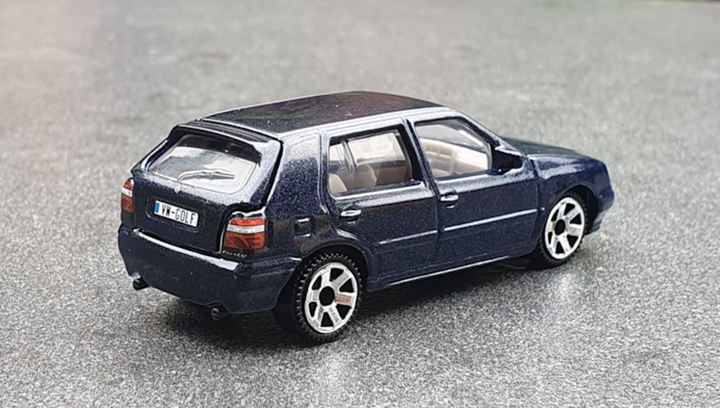 Тематична Машинка Matchbox 1995 Volkswagen Golf MK3 Moving Parts 1:64 FWD28/HVN08 Blue - Фото 3 Тематична Машинка Matchbox 1995 Volkswagen Golf MK3 Moving Parts 1:64 FWD28/HVN08 Blue - зображення 3