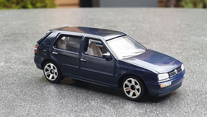 Тематична Машинка Matchbox 1995 Volkswagen Golf MK3 Moving Parts 1:64 FWD28/HVN08 Blue - Фото 5 Тематична Машинка Matchbox 1995 Volkswagen Golf MK3 Moving Parts 1:64 FWD28/HVN08 Blue - зображення 5