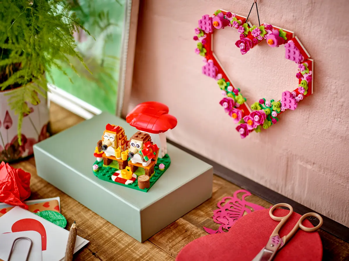Zestaw klocków LEGO Piknik pary jeżyków 166 elementów (40711) - obraz 6