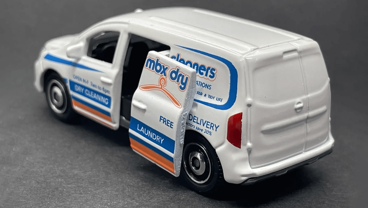 Тематична Машинка Matchbox 2022 Nissan Townstar Moving Parts 1:64