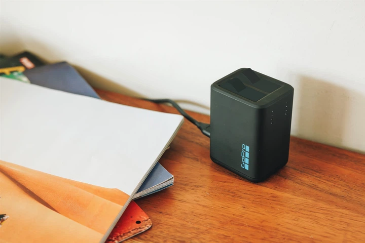 Подвійний зарядний пристрій GoPro Dual Battery Charger для HERO13 Black (AEDBD-201-EU) - зображення 3