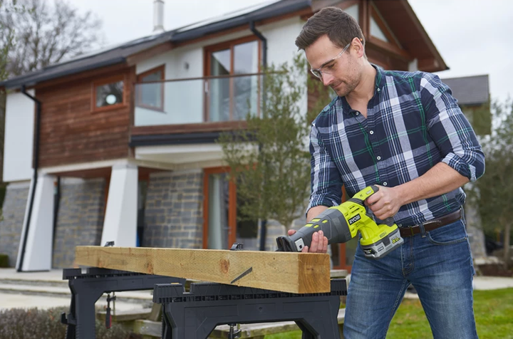 Пила Ryobi шабельна акумуляторна R18RS-0 ONE+ 18В пропил 200мм хід 28мм 2.4кг без АКБ та ЗП (5133002637) - Фото 3 Пила Ryobi шабельна акумуляторна R18RS-0 ONE+ 18В пропил 200мм хід 28мм 2.4кг без АКБ та ЗП (5133002637) - изображение 3