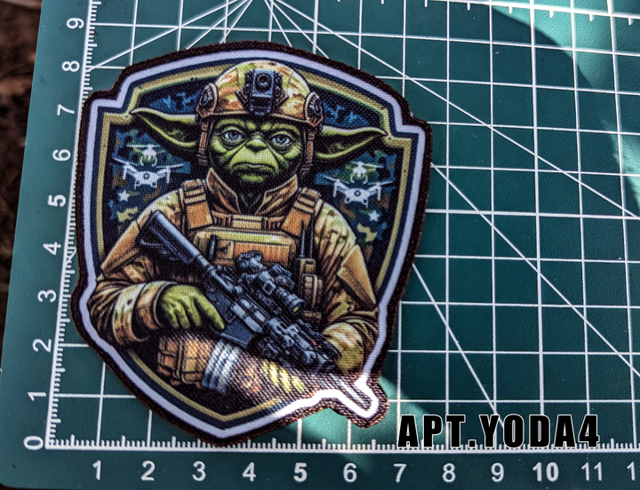 Военный шеврон Shevron.patch мастер Йода с оружием на липучке (YODA4) - изображение 2