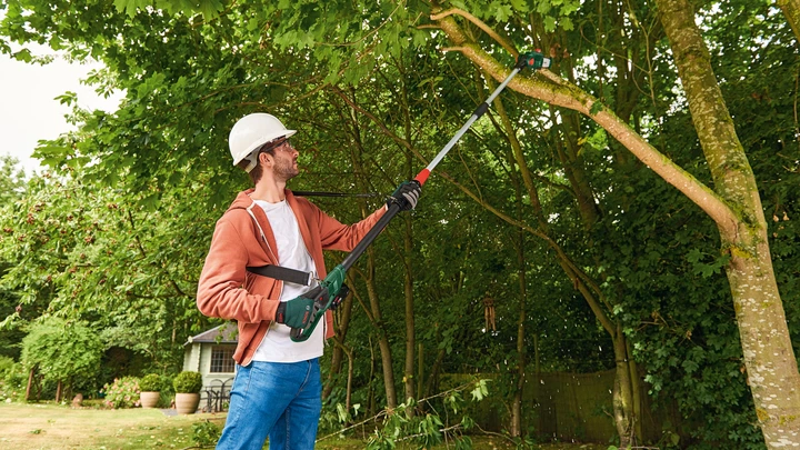 Akumulatorowe sekator teleskopowy Bosch UniversalChainPole 18 + olej do piły łańcuchowej 60 ml + 1 łańcuch tnący 20 cm (3165140888110) - obraz 11
