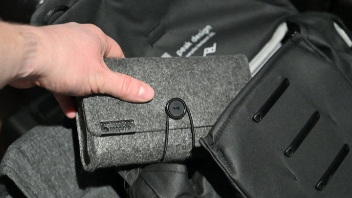 Мережевий + Бездротовий зарядний пристрій Mophie 3-in-1 travel charger with MagSafe - Фото 3 Мережевий + Бездротовий зарядний пристрій Mophie 3-in-1 travel charger with MagSafe - зображення 3