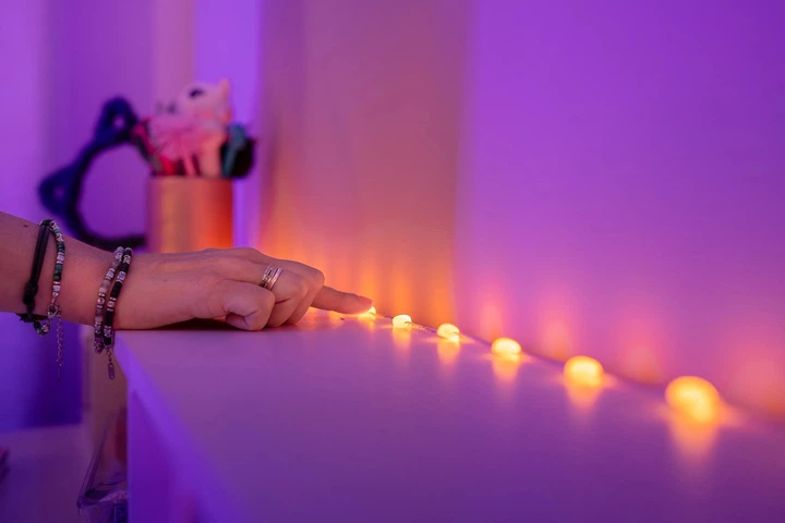Світлодіодна Smart LED гірлянда Twinkly Candies Heart RGB 100 IP20 6 м USB-C кабель Прозорий (TWKH100RGB-T) - зображення 5