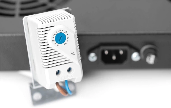 Sufitowa jednostka chłodząca do szaf serwerowych Digitus 4 x Fans Black (DN-19 FAN-4-HO-SW) - obraz 4