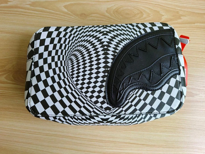 Вместительный клатч сумка Sprayground TRIPPY CHECK TOILETRY AKA