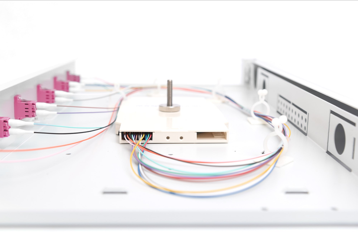 Panel optyczny Digitus Professional 19" 1U 6 x LC DX, OM4, szafa serwerowa/zespół stelaża (DN-96330-4) - obraz 7