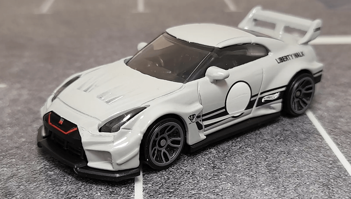1/64スケール MINI GT「LB-Silhouette WORKS GT NISSAN 35GT-RR