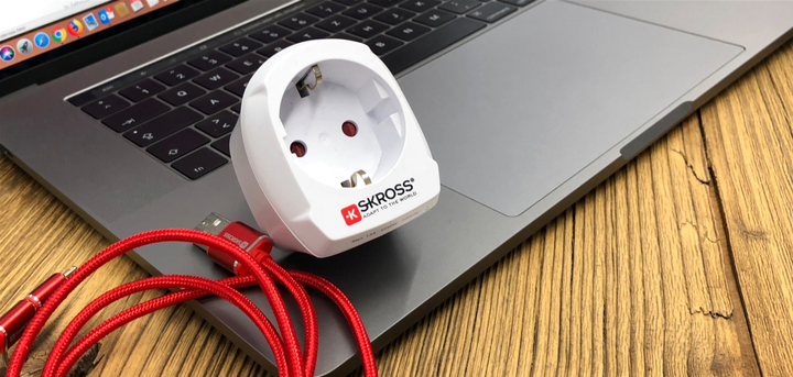 Мережевий адаптер Skross Europe to United Kingdom (1.500230-E) - зображення 3
