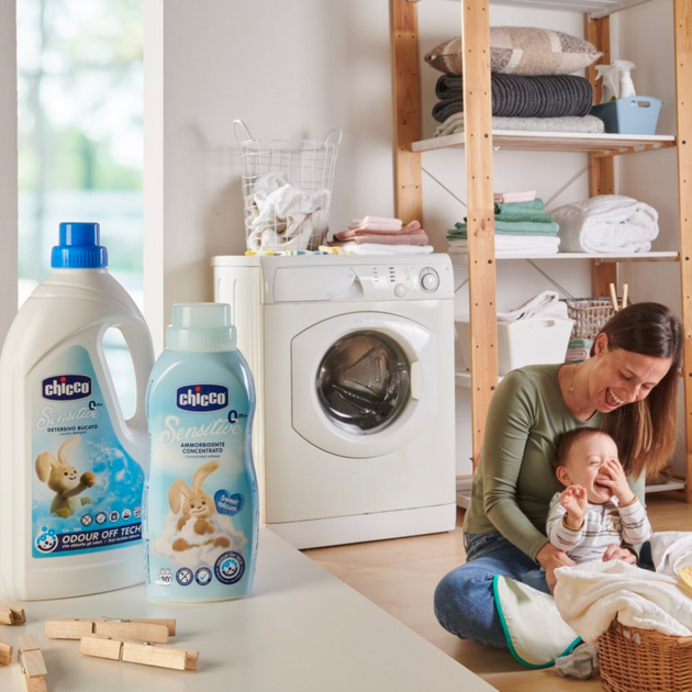 Ополіскувач-пом'якшувач тканин для дитячої білизни 0+ Chicco Sensitive Sweet Talcum 750мл 30 прань - зображення 4