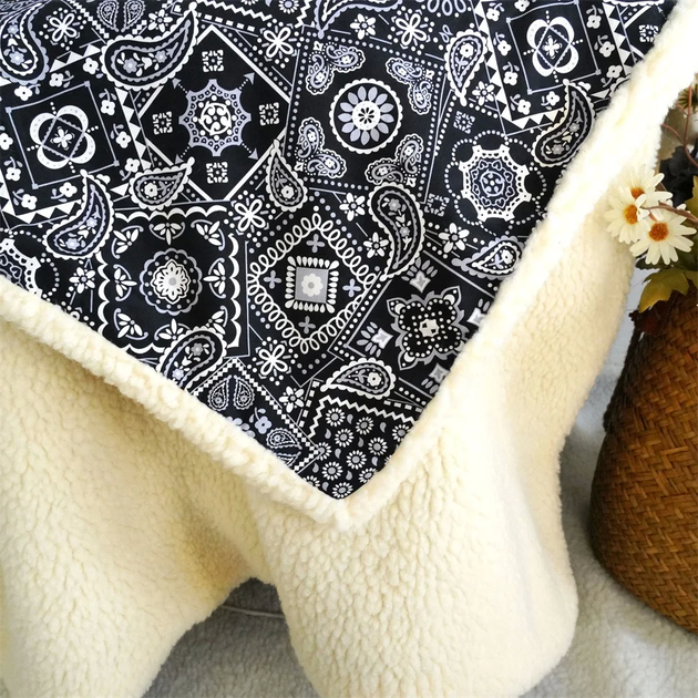 Ковдра для тварин Derby Сlassic Warm fleece blanket, Чорно-білий L(100х130 см) - зображення 2