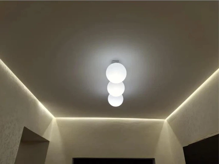 Срібна стельова люстра з трьома плафонами кулі (56-XPR150F-3 CR+WH (500)) - зображення 7