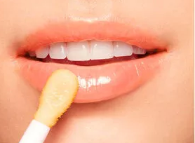 Масло-блеск для губ Clarins Lip Comfort Oil 01 Honey 7ml - Фото 2 Масло-блеск для губ Clarins Lip Comfort Oil 01 Honey 7ml - изображение 2
