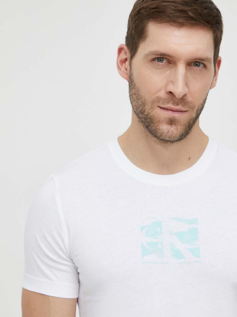Футболка бавовняна чоловіча Calvin Klein Jeans J30J325204-YAF M Біла (8720109359305) - зображення 4